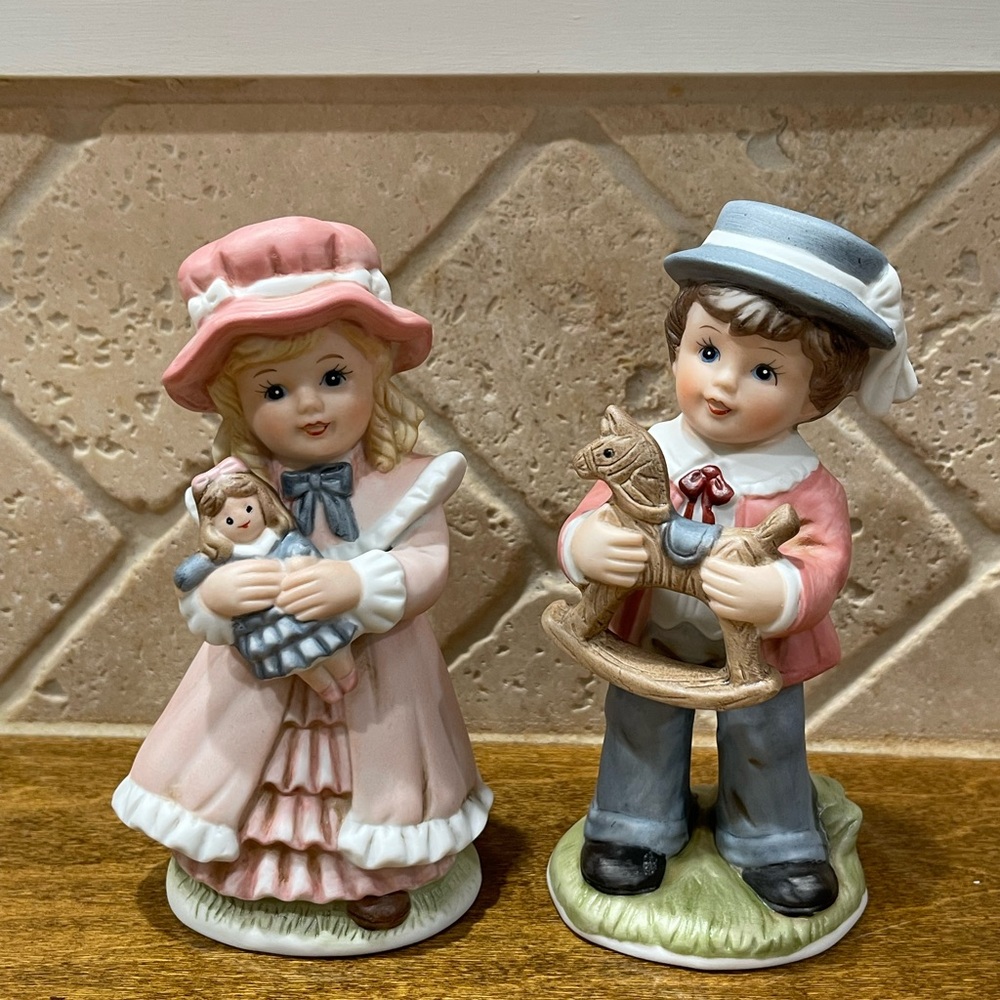 Vintage Homco boy & girl porcelain Figurines